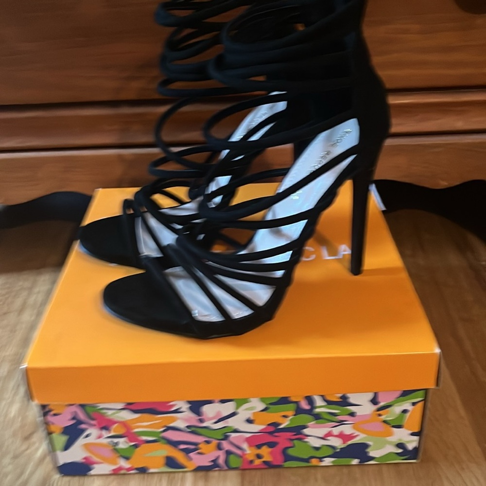 Black stilettos - Picture 2 of 4